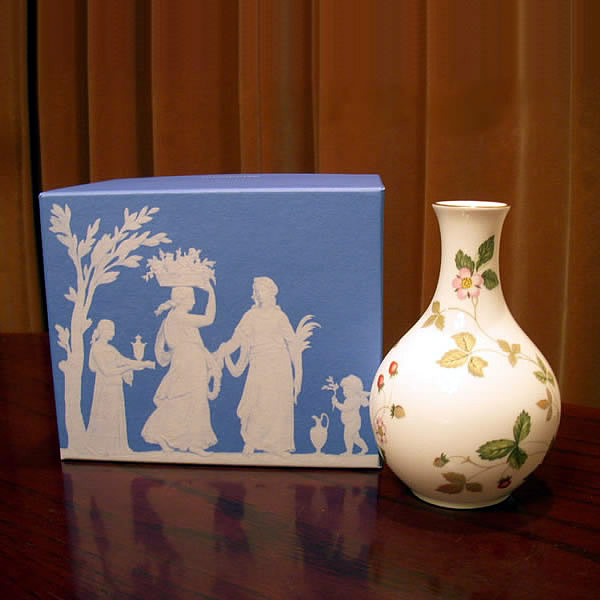 ウェッジウッド（Wedgwood）ワイルドストロベリー アメリアバットベース 花瓶 12cm